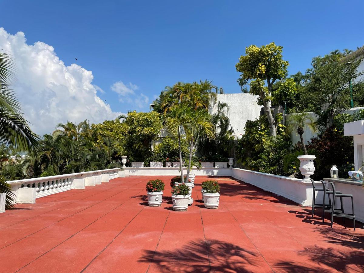 Villa Jade Luxury Full Service Staff Acapulco