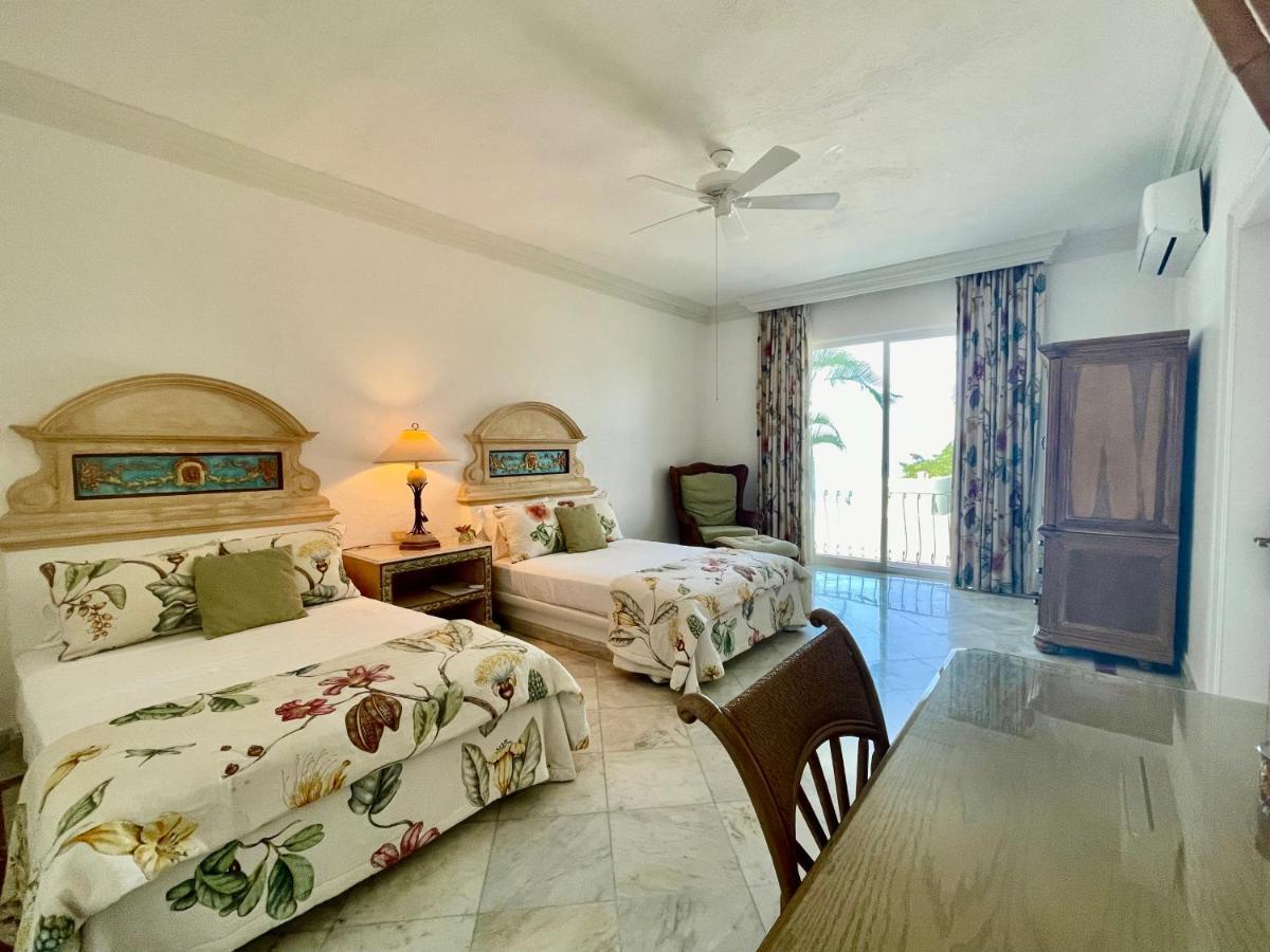 Villa Jade Luxury Full Service Staff *