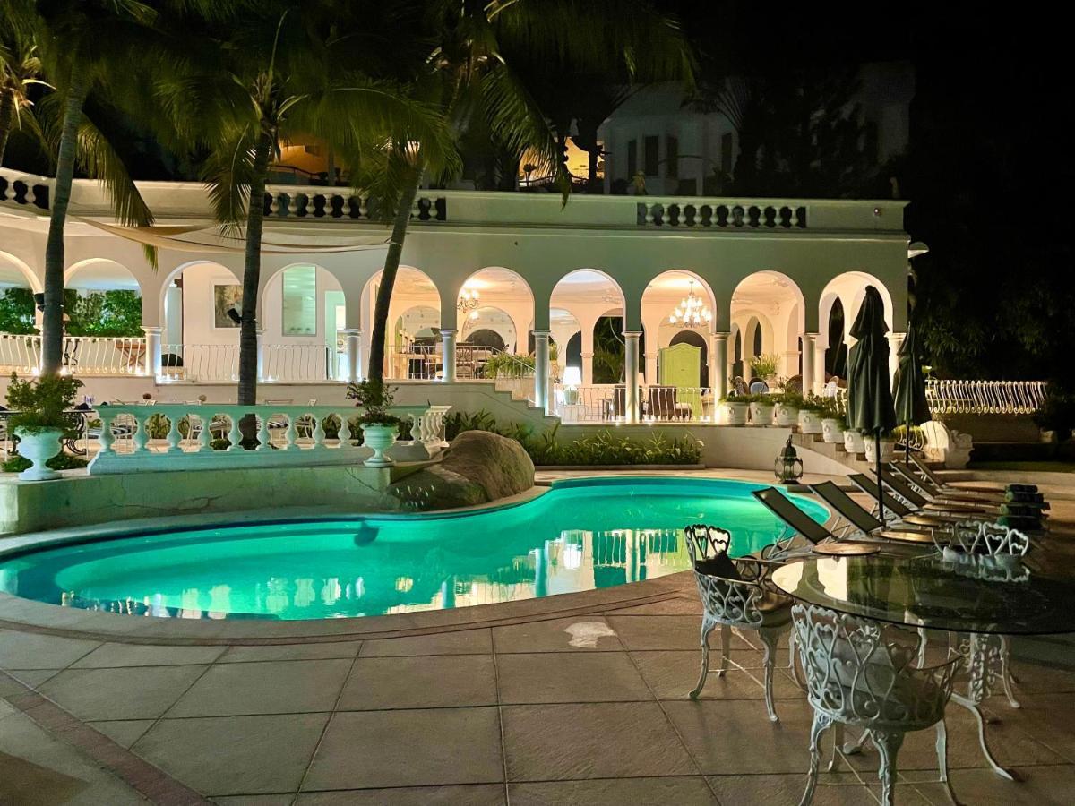 Villa Jade Luxury Full Service Staff
