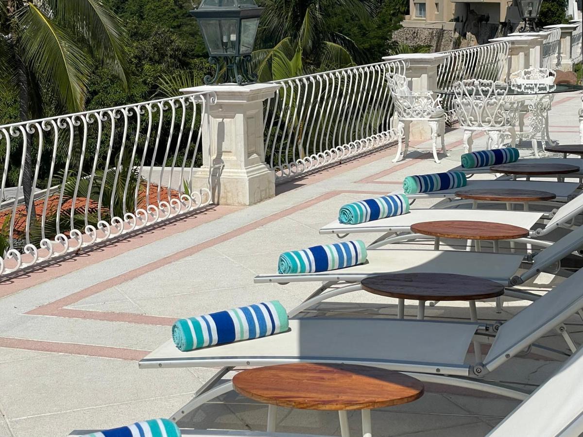 Villa Jade Luxury Full Service Staff *