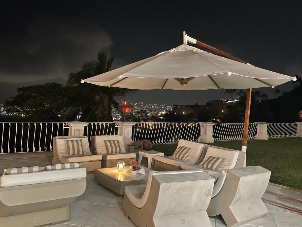 Jade Luxury Full Service Staff Acapulco