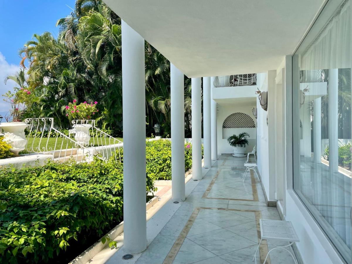 Jade Luxury Full Service Staff * Acapulco