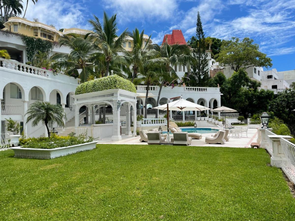 Villa Jade Luxury Full Service Staff