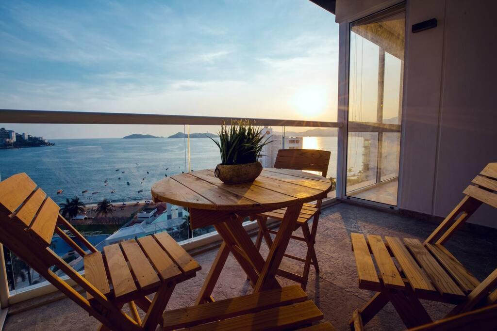 Luxury In Front Of Apartment *