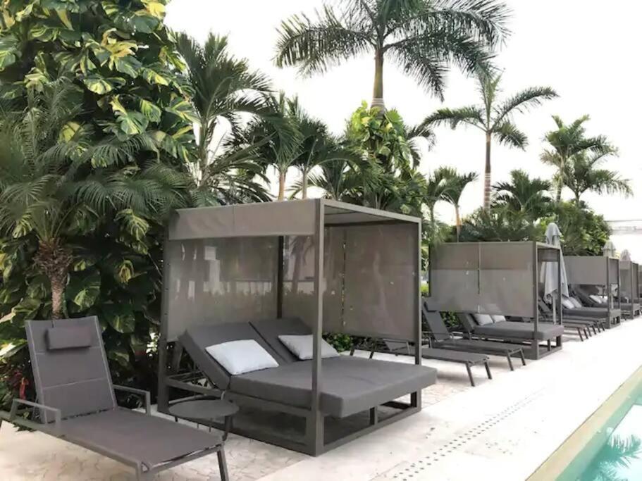 Luxury In Front Of Apartment *