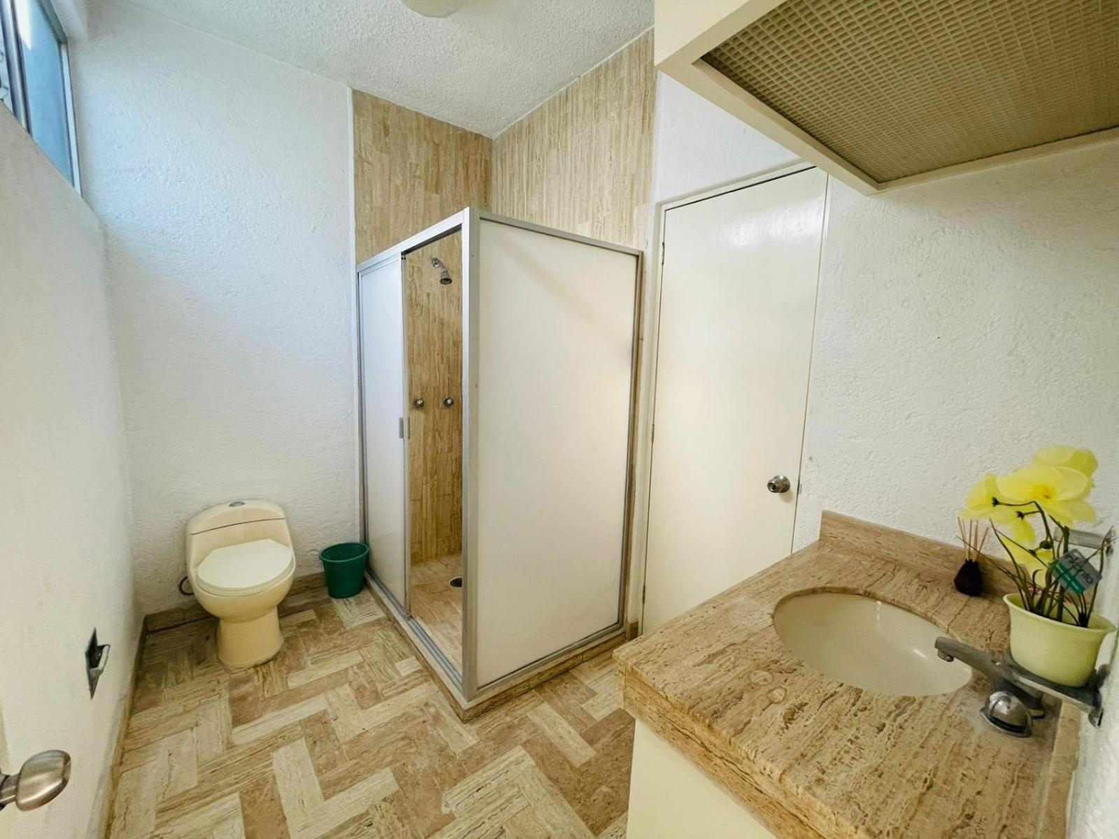 Tiki's Penth Apartment *