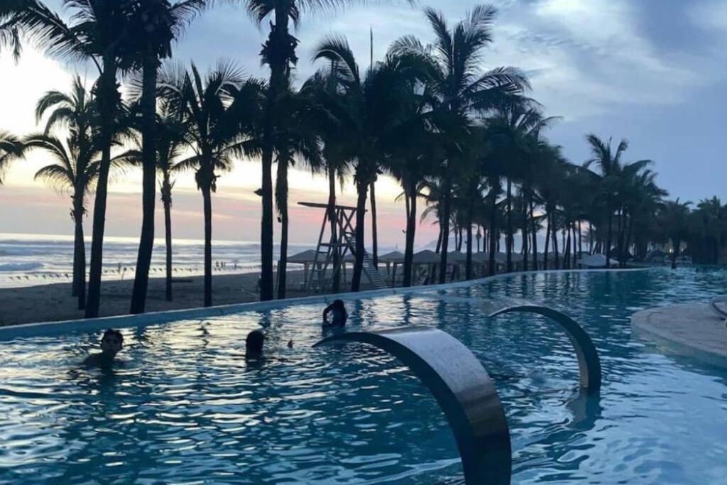 Sol, Arena Y Mar * Acapulco