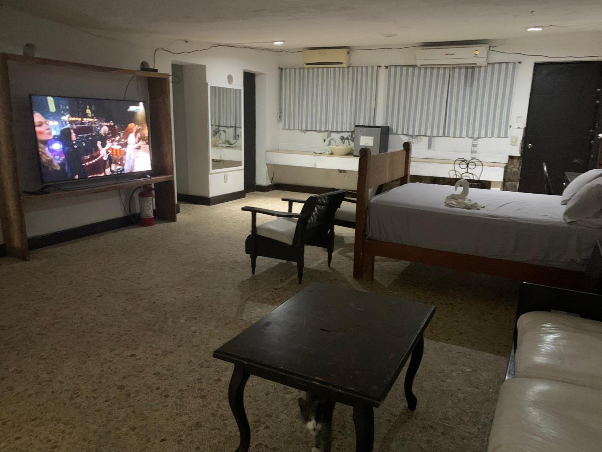 Donde Mira El Sol Retirado Y Espacioso Con Condiciones Ideales Pasar La Contingencia Con La Mayor Seguridad 3* Acapulco