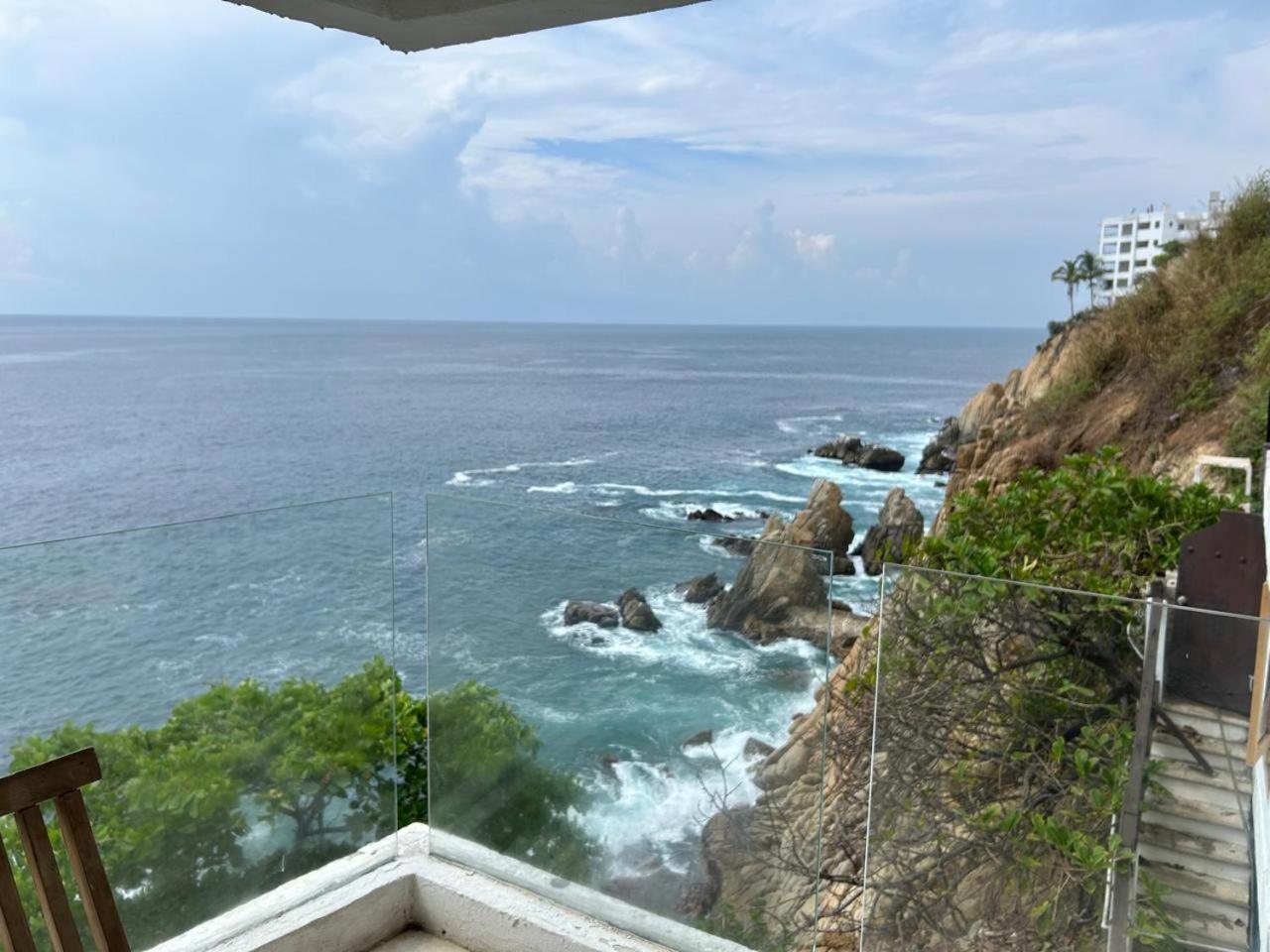 Acapulco, Gro Junto Al Mar