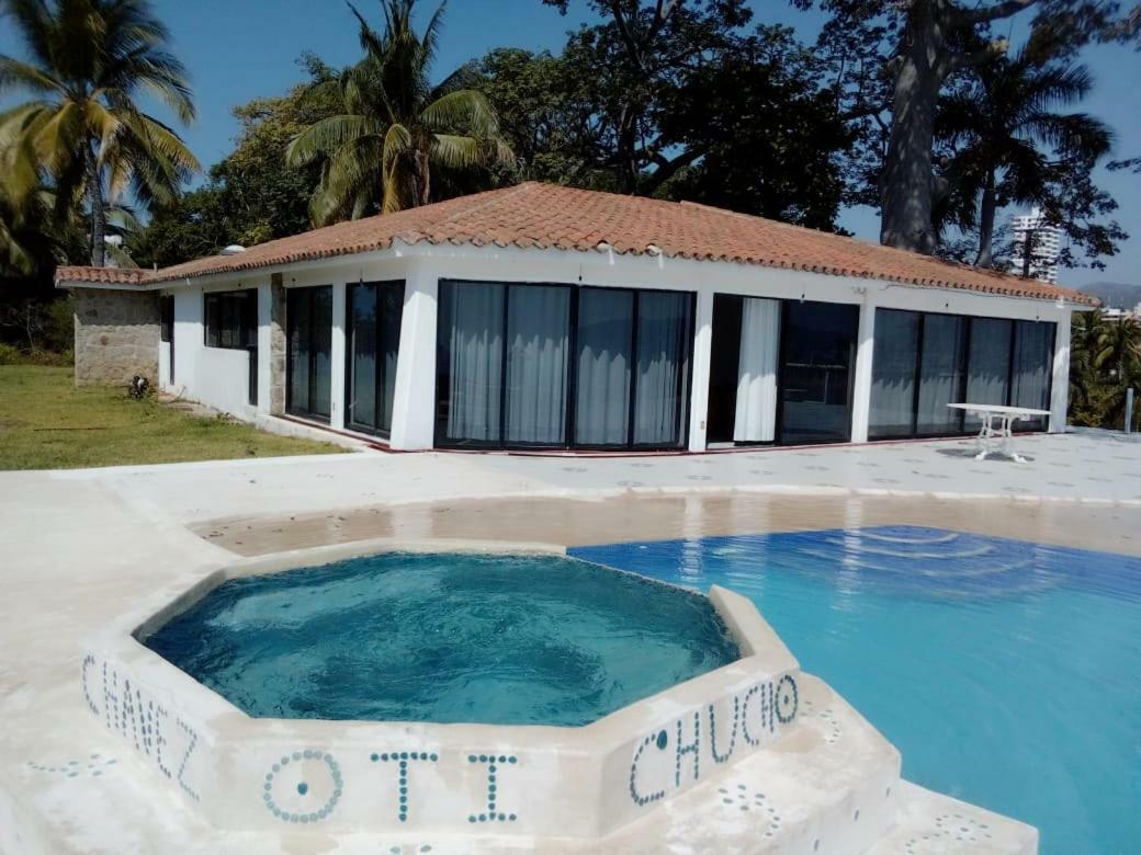 Agustín Villa Acapulco